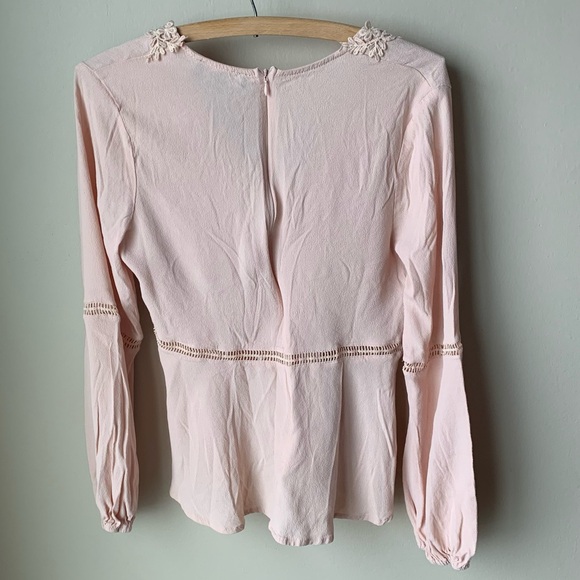 Lulu’s Applique floral lace V neck top - Picture 2 of 9